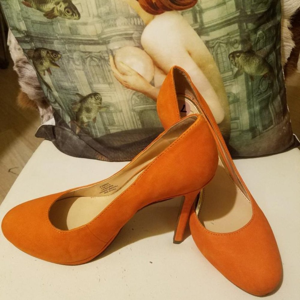 Jessica Simpson leather shoes heels